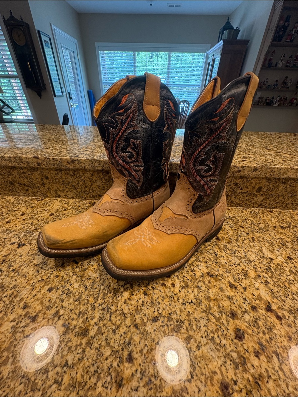 Tierra Blanca Men’s 9 square toe cowboy western rodeo boots tan black